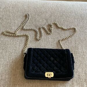 A NEW DAY black velvet quilted cross-body chain strap clasp